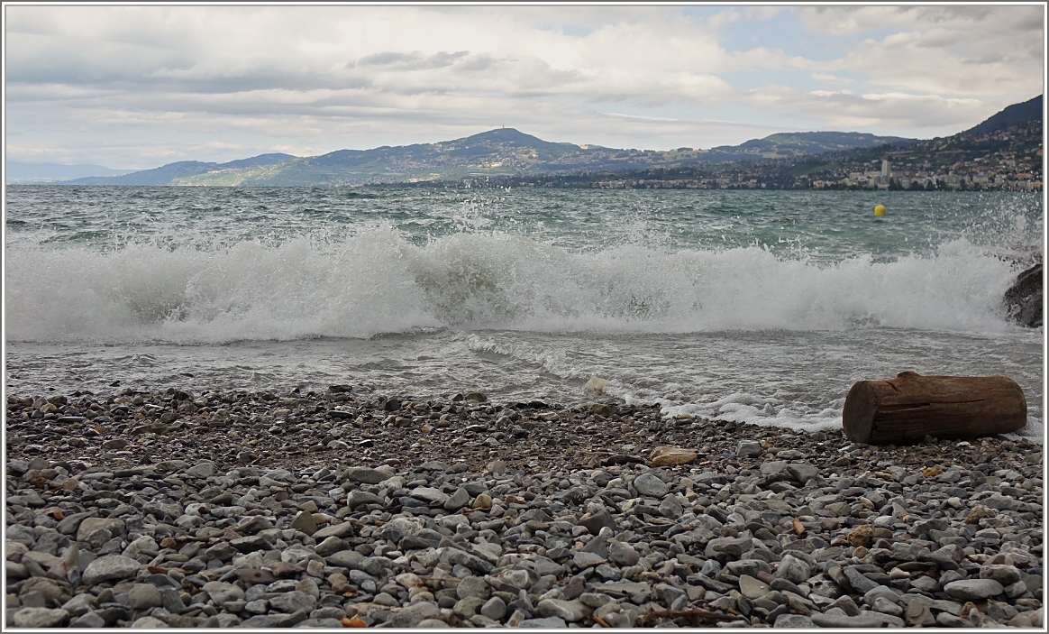 Ein Sturm an Genfersee sorgt für eine besondere Stimmung.
(25.07.2015)