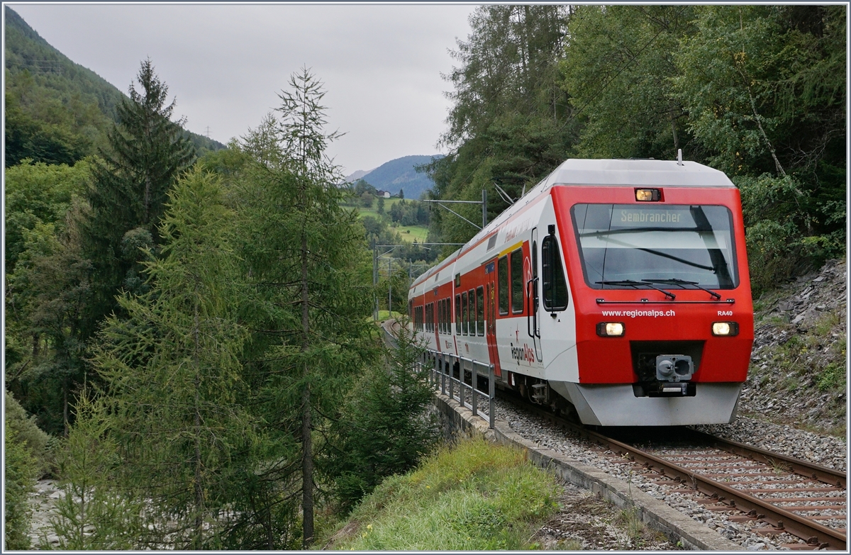 Ein TMR NINA erreicht als Regionalzug von Orsière nach Sembrancher in Kürze sein Ziel.
13. Sept. 2017