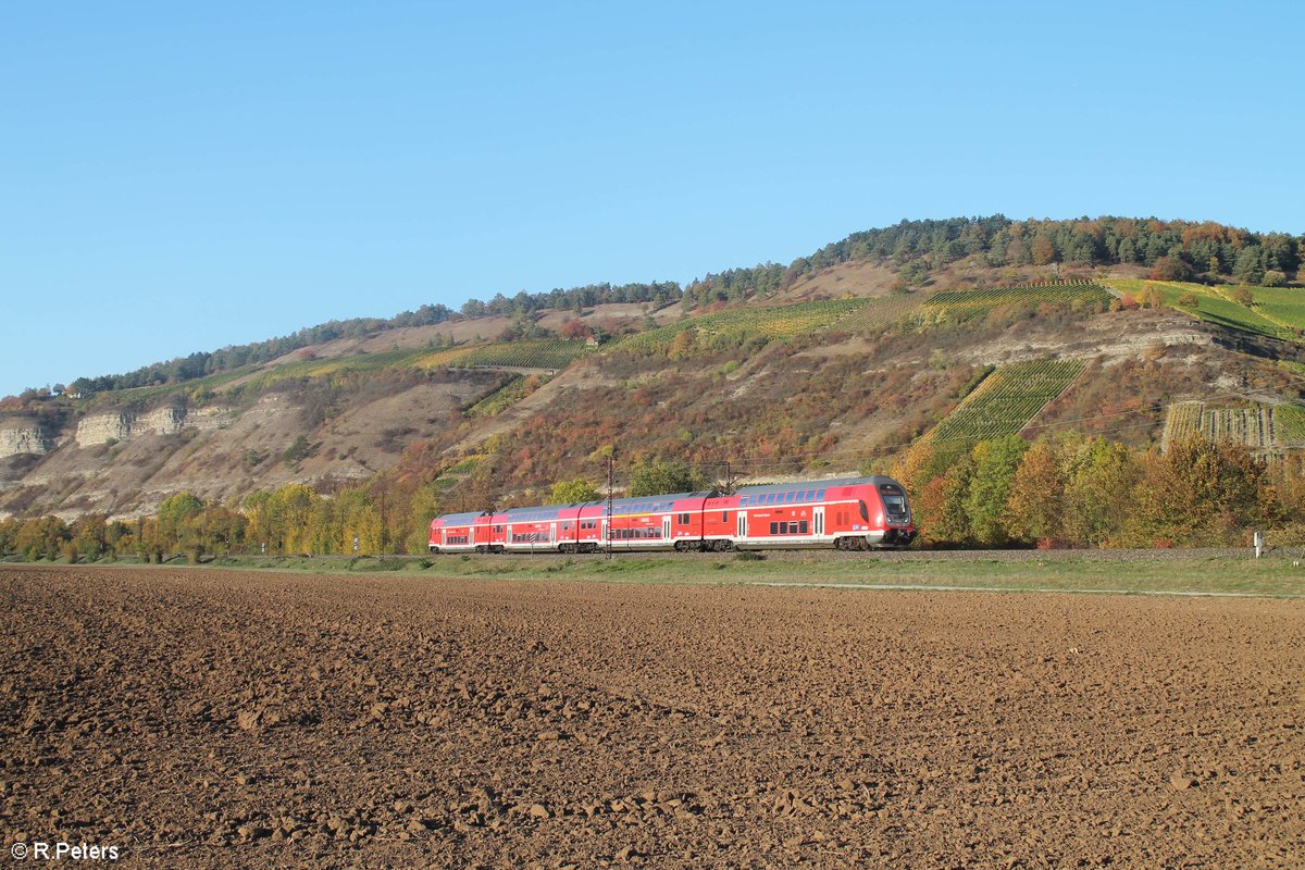ein Unbekannter 445 Twindexx als RE bei Thüngersheim gen Süden unterwegs. 13.10.18