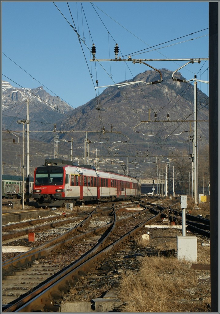 Ein  Walliser Domino als IR 2809 erreicht Domodossola. 
17. Dez. 2013