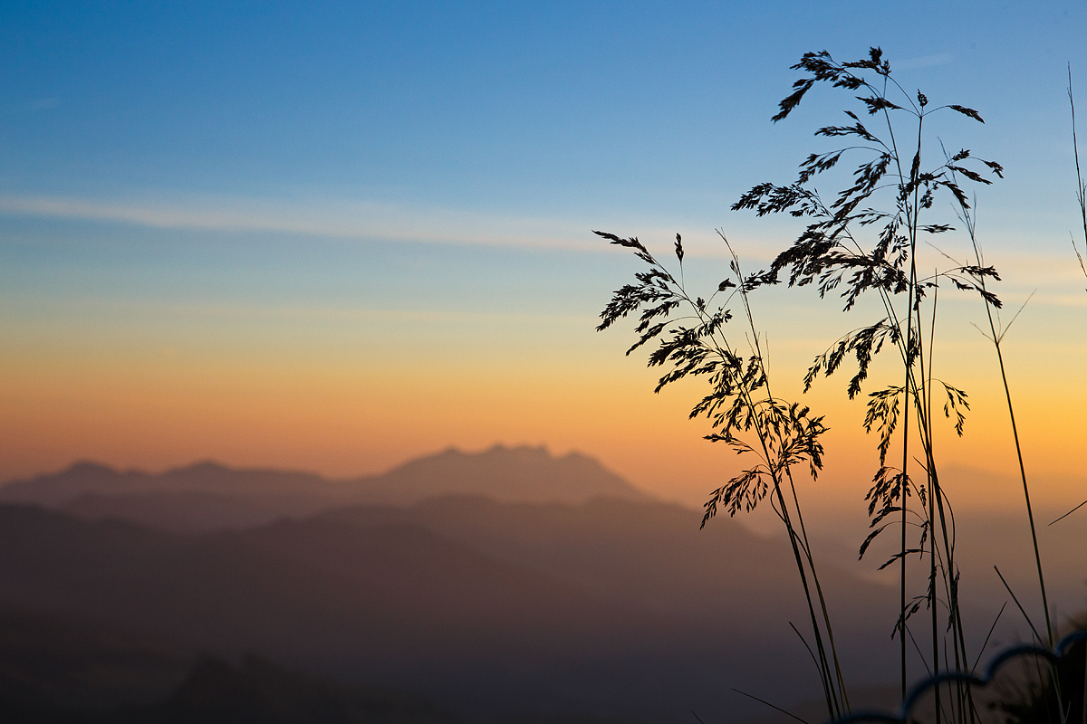 
Eine kleine Impression über dem Brienzersee. Kurz nach dem Sonnenaufgang verändern sich immer wieder die Farben. Brienzer Rothorn am 25.09.2016