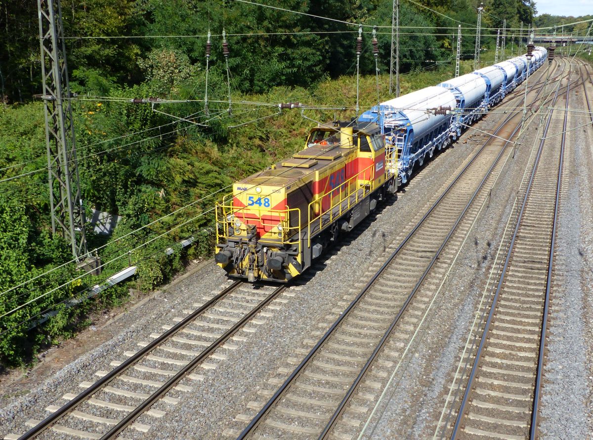 Eisenbahn und Hfen Diesellokomotive 548 Abzweig Lotharstrasse, Forsthausweg, Duisburg 19-09-2019.

Eisenbahn und Hfen diesellocomotief 548 Abzweig Lotharstrasse, Forsthausweg, Duisburg 19-09-2019.