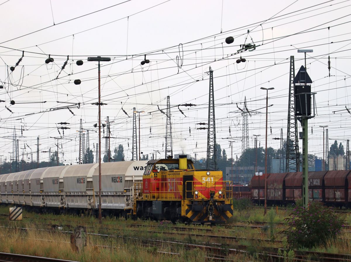 Eisenbahn und H�fen GmbH Diesellok 541 mit Aufschrift  ThyssenKrupp  G�terbahnhof Oberhausen West 18-08-2022.

Eisenbahn und H�fen GmbH dieselloc 541 met opschrift  ThyssenKrupp  goederenstation Oberhausen West 18-08-2022.
