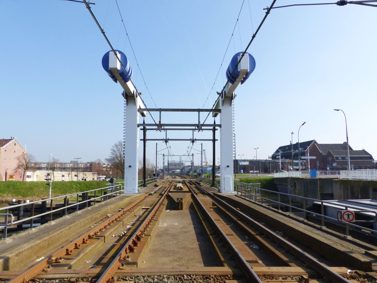 Eisenbahnbrcke  Delflandse Buitensluis , Vlaardingen 16-03-2017. 

Spoorbrug over de Delflandse Buitensluis, Vlaardingen 16-03-2017.