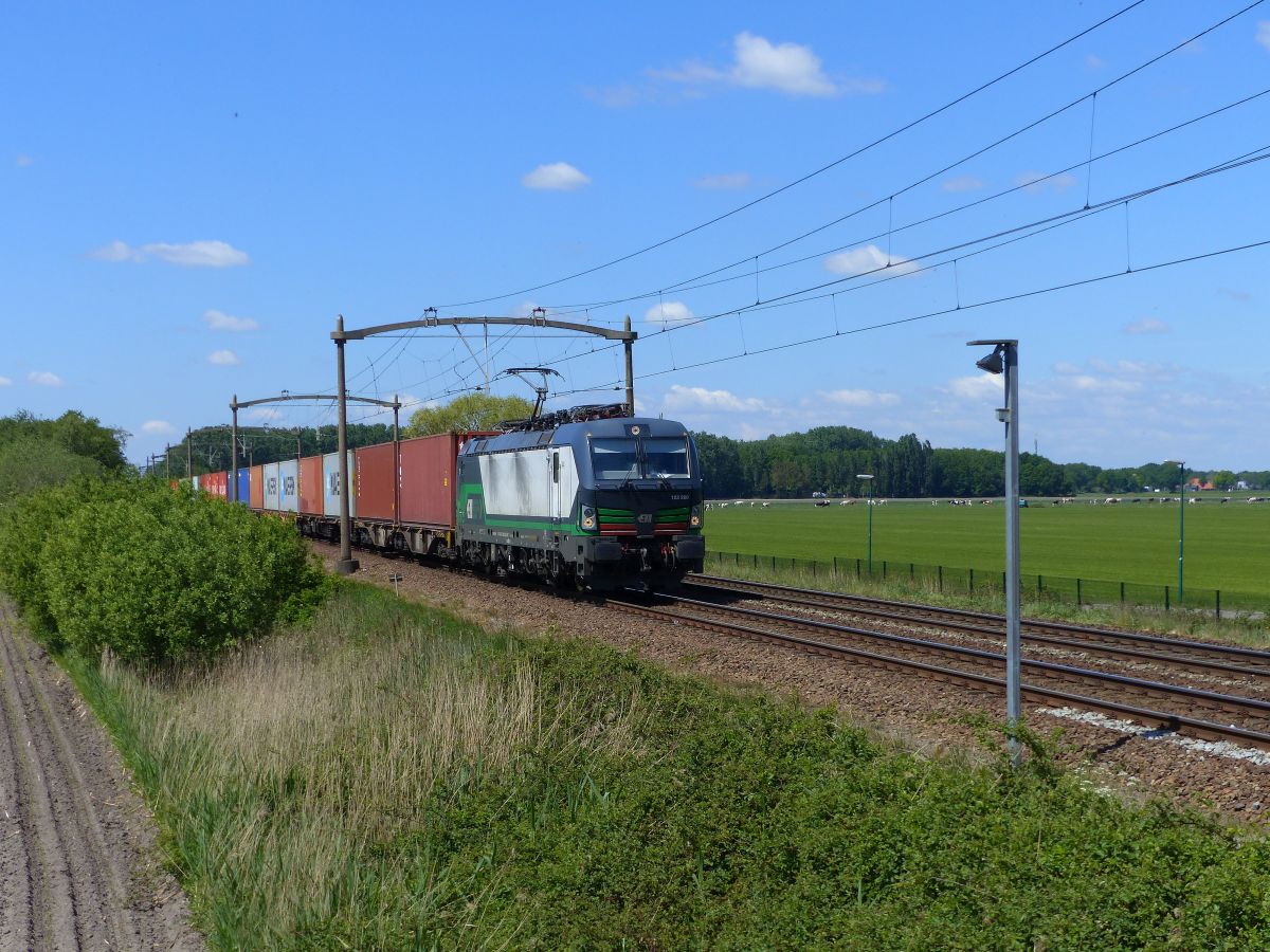 ELL (European Locomotive Leasing) Lokomotive 193 280-5 (91 80 6193 280-5 D-ELOC) Broekdijk, Hulten 15-05-2020.

ELL (European Locomotive Leasing) locomotief 193 280-5 (91 80 6193 280-5 D-ELOC) Broekdijk, Hulten 15-05-2020.