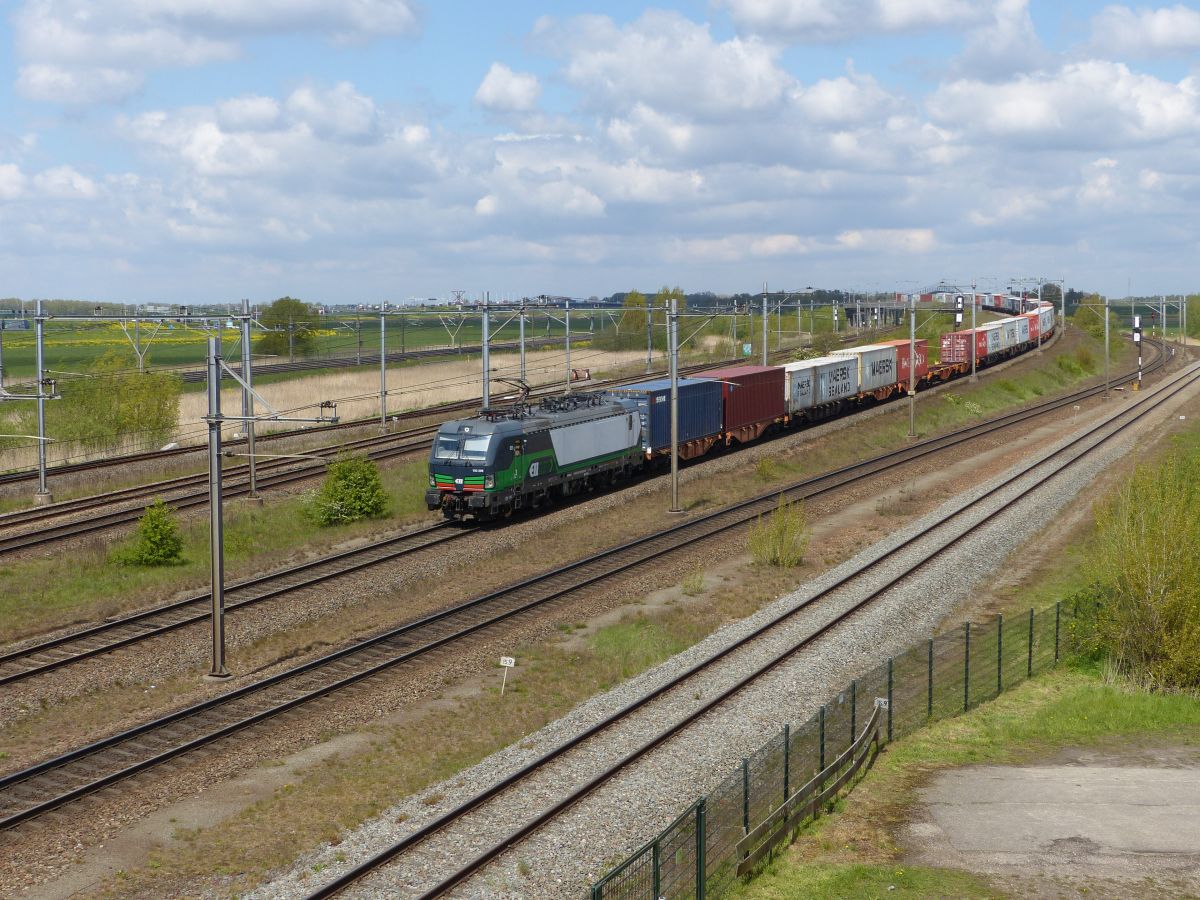 ELL (European Locomotive Leasing) Lokomotive 193 299-5 (91 80 6 193 299-5) Dirk de Botsdijk, Moerdijk 07-05-2021.

ELL (European Locomotive Leasing) locomotief 193 299-5 (91 80 6 193 299-5) Dirk de Botsdijk, Moerdijk 07-05-2021.