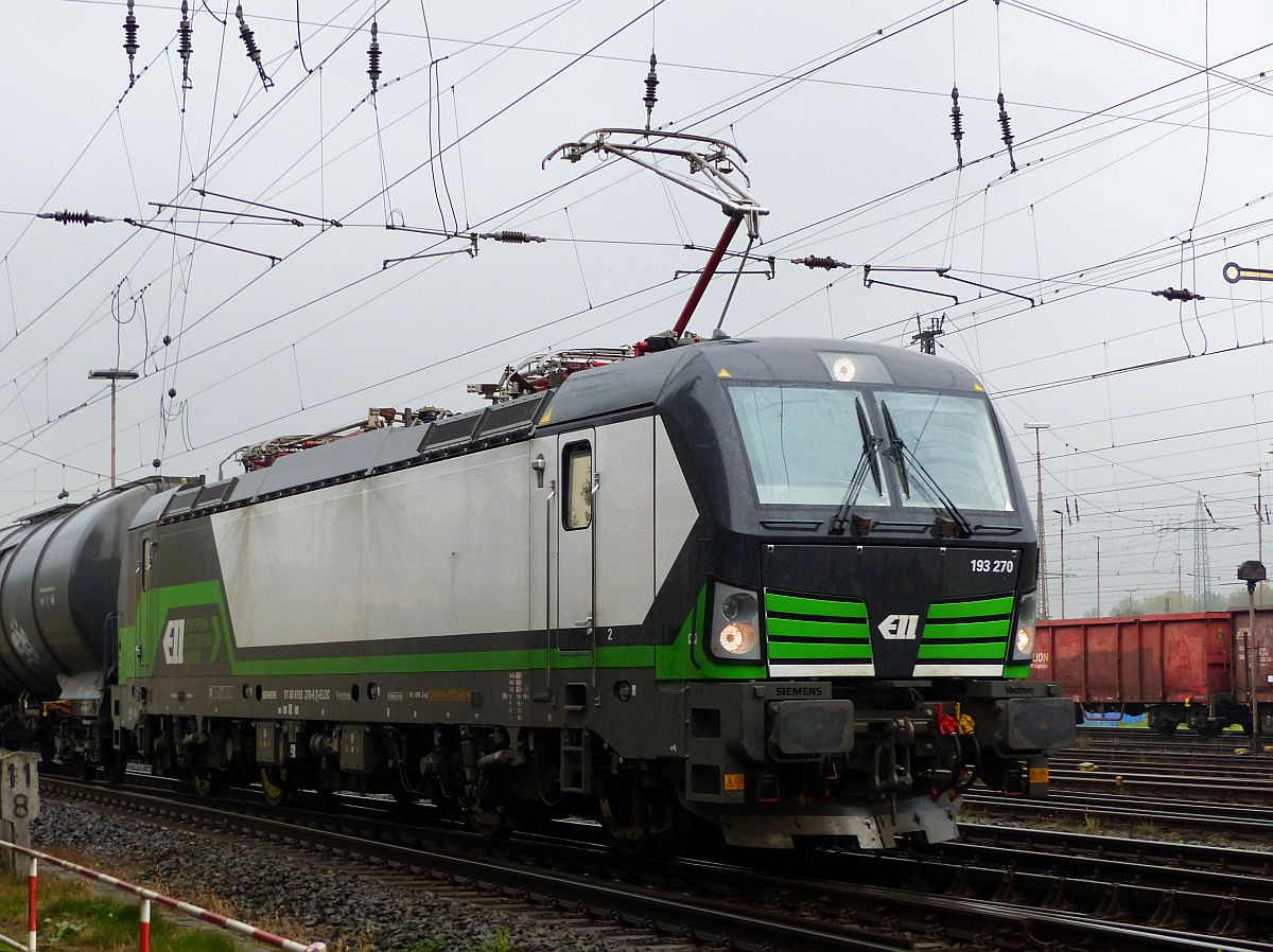 ELL (European Locomotive Leasing, Wien) Lok 193 270 Gterbahnhof Oberhausen West, Deutschland 20-10-2016.

ELL (European Locomotive Leasing, Wien) loc 193 270 goederenstation Oberhausen West, Duitsland 20-10-2016.