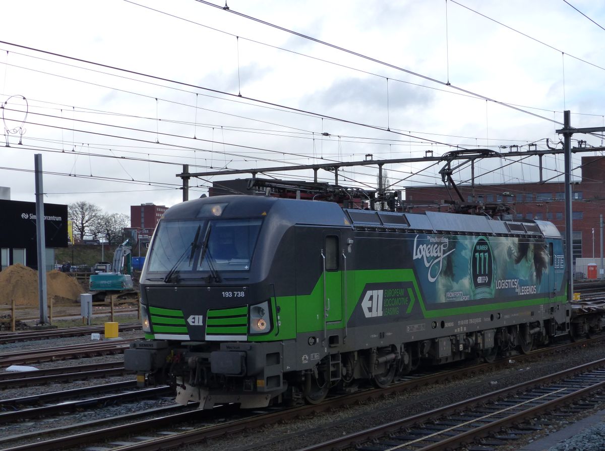 ELL (European Locomotive Leasing, Wien) Vectron Lokomotive 193 738-2 Gleis 9 Amersfoort Centraal 26-02-2020.

ELL (European Locomotive Leasing, Wien) Vectron locomotief 193 738-2 spoor 9 Amersfoort Centraal 26-02-2020.