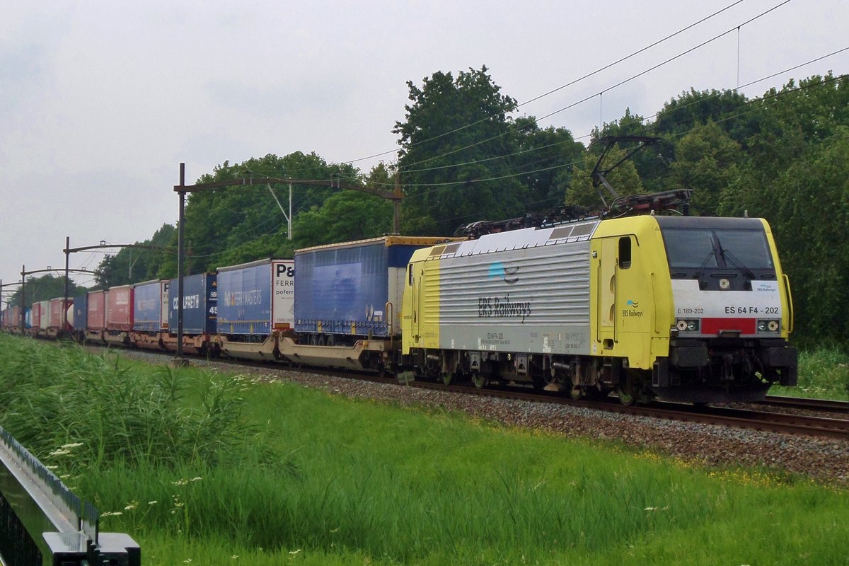 ERS 189 202 durchfahrt Dordrecht-Zuid am 23 Juli 2016.