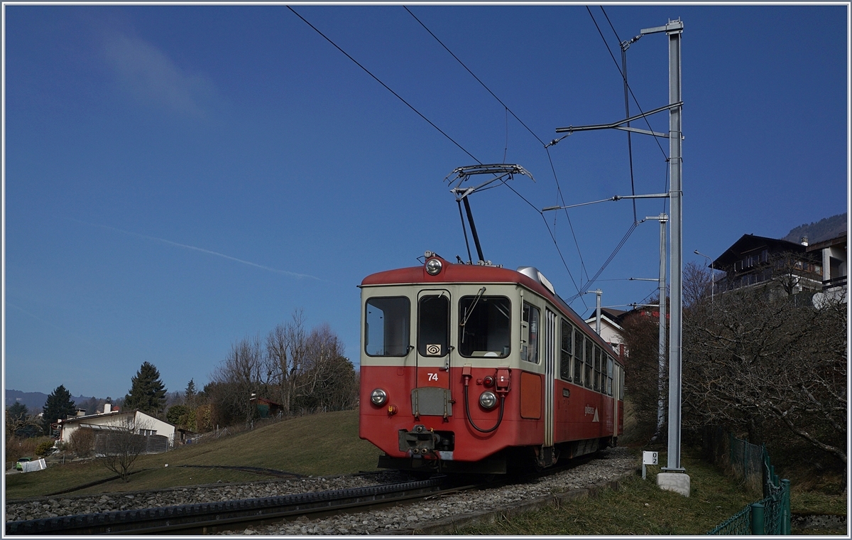 Erst ein Jahr ist es her. das ich den CEV MVR ABDe 2/4 74 oberhalb von Blonay fotografienen konnte, heute ist der Triewagen nur noch Geschichte (bzw. Schrott).
13. Feb. 2017