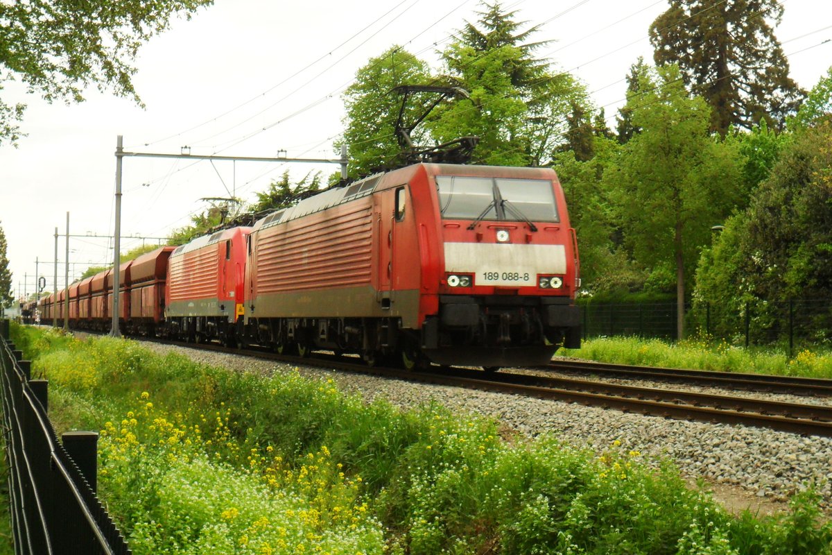 Erzbomber mit 189 088 durchfahrt am 26 April 2019 Oisterwijk.