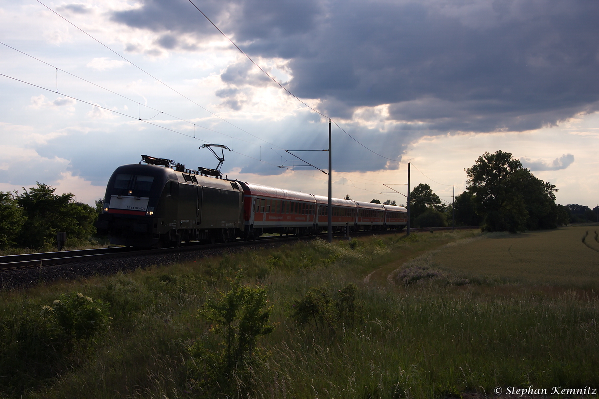 ES 64 U2 - 070 (182 570-2) MRCE Dispolok GmbH f�r DB Regio AG mit dem IRE  Berlin-Hamburg-Express  (IRE 18597) von Hamburg Hbf nach Berlin Ostbahnhof in Stendal. 26.05.2014