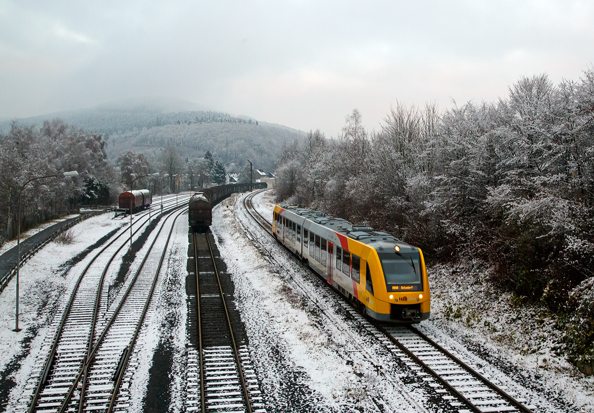 
Es ist Winter im Hellertal - Der VT 504  der HLB (Hessische Landesbahn GmbH), ein Alstom Coradia LINT 41 der neuen Generation, erreicht am 02.12.2017 bald den Bahnhof Herdorf. Er fährt als RB 96  Hellertalbahn  die Verbindung Neunkirchen - Herdorf - Betzdorf.