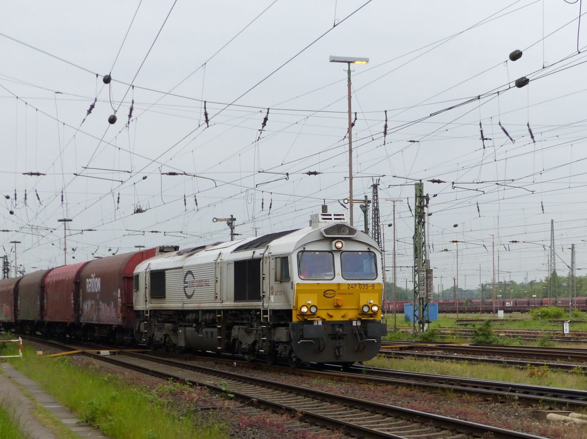 Euro Cargo Rail Diesellok 247 034-2 Gterbahnhof Oberhausen West 20-05-2016.

Euro Cargo Rail dieselloc 247 034-2 goederenstation Oberhausen West 20-05-2016.