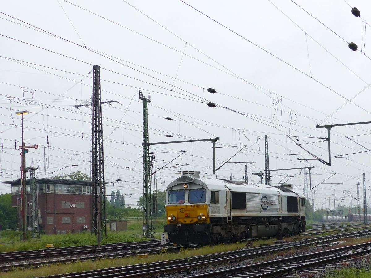 Euro Cargo Rail Diesellok Class 77 dieselloc 247 016-9 Gterbahnhof Oberhausen West 20-05-2016.

Euro Cargo Rail dieselloc Class 77 dieselloc 247 016-9 goederenstation Oberhausen West 20-05-2016.