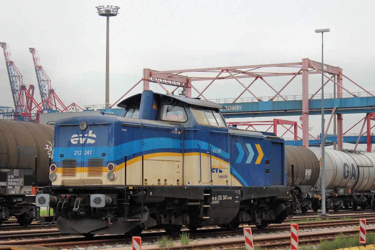 evb 212 247-1 wartet auf neue Aufgaben. Hamburg - Waltershof, 28.08.2025.