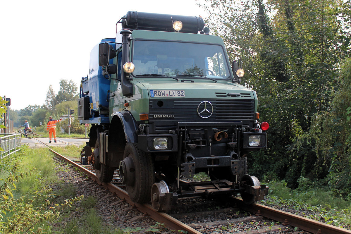 evb Infrastruktur >NFZ 531< bei einen Betriebshalt am 19.09.2017 in Tostedt - West. 
Die Blinkanlage schaltete sich nicht aus und so musste der Fahrer den Verkehr regeln, bis die Monteure kamen um den Fehler zu beheben.