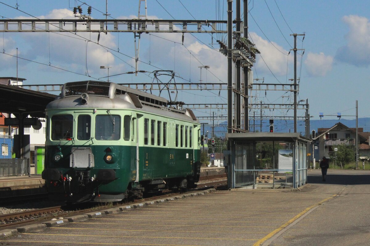 Ex-BLS 761 Wellensittich steht am 17 Mai 2025 in Oberburg und wartet der nächster Pendelfahrt ins Depot ab während das 150 Jarhe Emmentalbahn Spektakel.