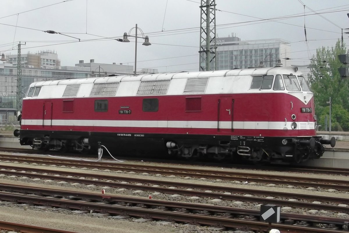 Ex-DR, ex-ITL 118 552 steht am 12 April 2014 in Dresden Hbf.