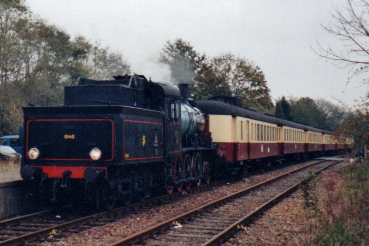 Ex-SJ 1040 treft Tender vorn, am 13 Augustus 2005 in Schin-op-Geul ein.