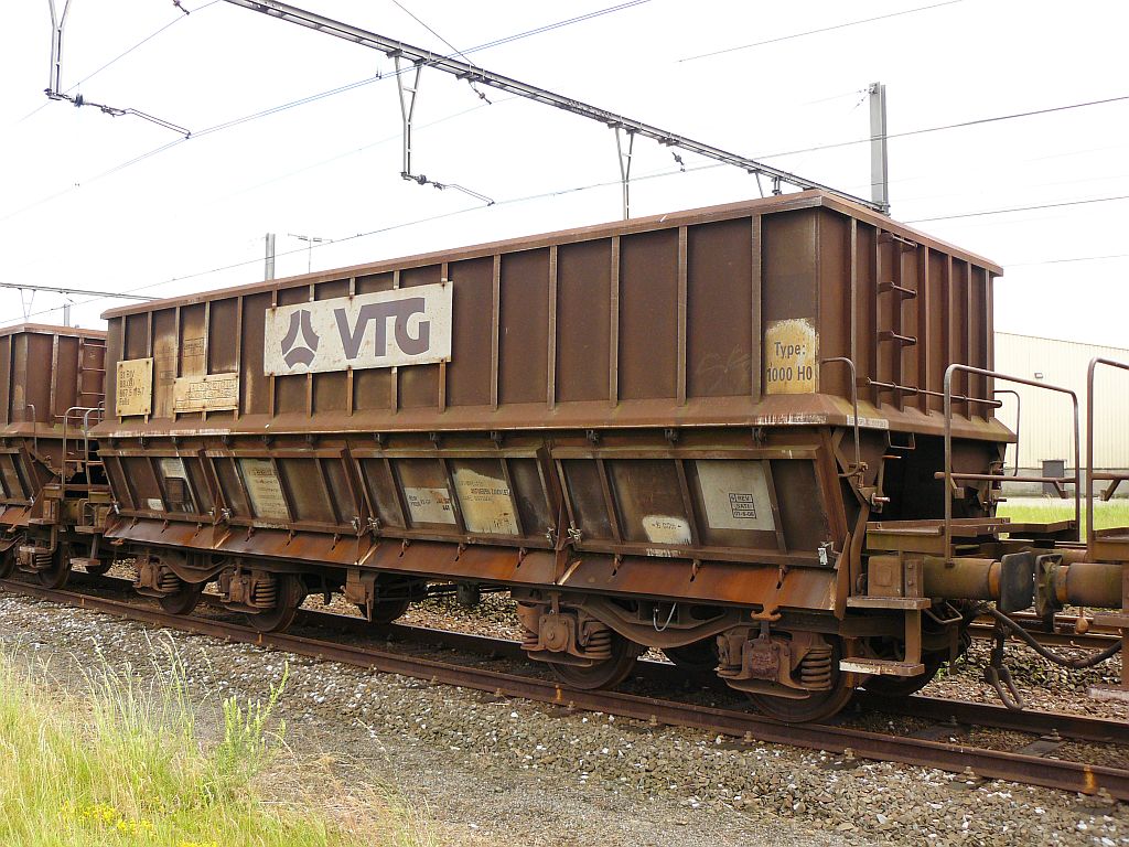 Falls mit Nummer 31 88 667  5 199-7 der Firma VTG Benelux. Antwerpsebaan, Stabroek haven Antwerpen Belgien 22-06-2012.

Belgische Falls met nummer 31 88 667  5 199-7 van VTG Benelux. Antwerpsebaan Stabroek, haven Antwerpen 22-06-2012.