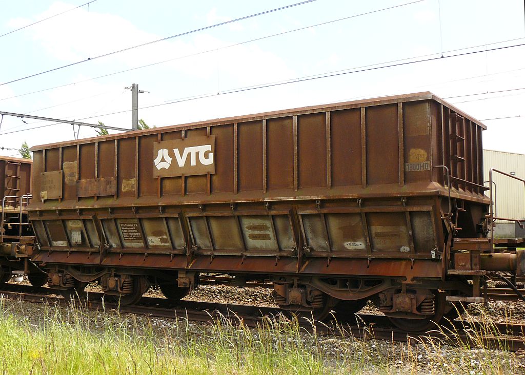 Falls mit Nummer 31 88 667 5 162-7 der Firma VTG Benelux. Antwerpsebaan Stabroek, haven Antwerpen, Belgien 22-06-2012.

Belgische Falls met nummer 31 88 667 5 162-7 van VTG Benelux. Antwerpsebaan Stabroek, haven Antwerpen 22-06-2012.