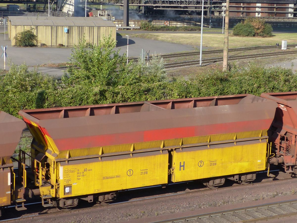 Faln vierachsiger Schttgutwagen mit schlagartiger Schwerkraftentladung von  Eisenbahn und Hfen  met nummer 80 D-EH 6561 018-1 Stahlwerk Thyssen Krupp, Alsumerstrasse, Duisburg 22-09-2016.



Faln zelflosser van  Eisenbahn und Hfen  met nummer 80 D-EH 6561 018-1 staalfabriek Thyssen Krupp, Alsumerstrasse, Duisburg 22-09-2016.
