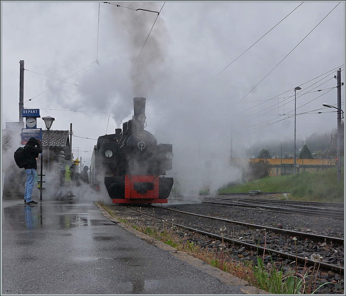 Faszination Dampf: Die Blonay-Chamby G 2x 2/2 105 rangiert in Blonay.

1. Mai 2021