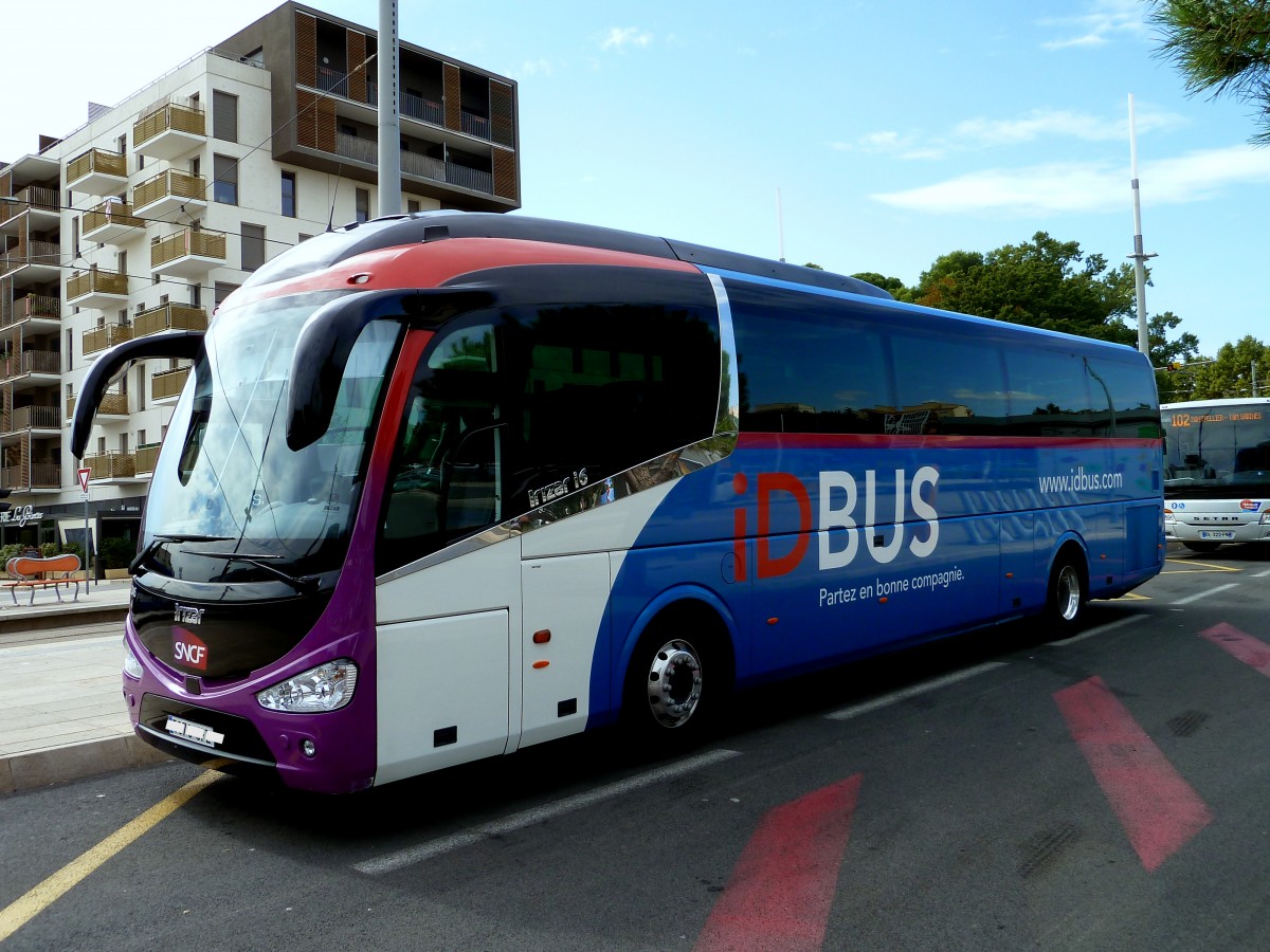 Frankreich, Languedoc-Roussillon, Hrault, Montpellier Sabines (an der Trambahn Linie 2): ein iD BUS der SNCF (IRIZAR i6) auf der Fahrt nach Spanien. 04.09.2015
