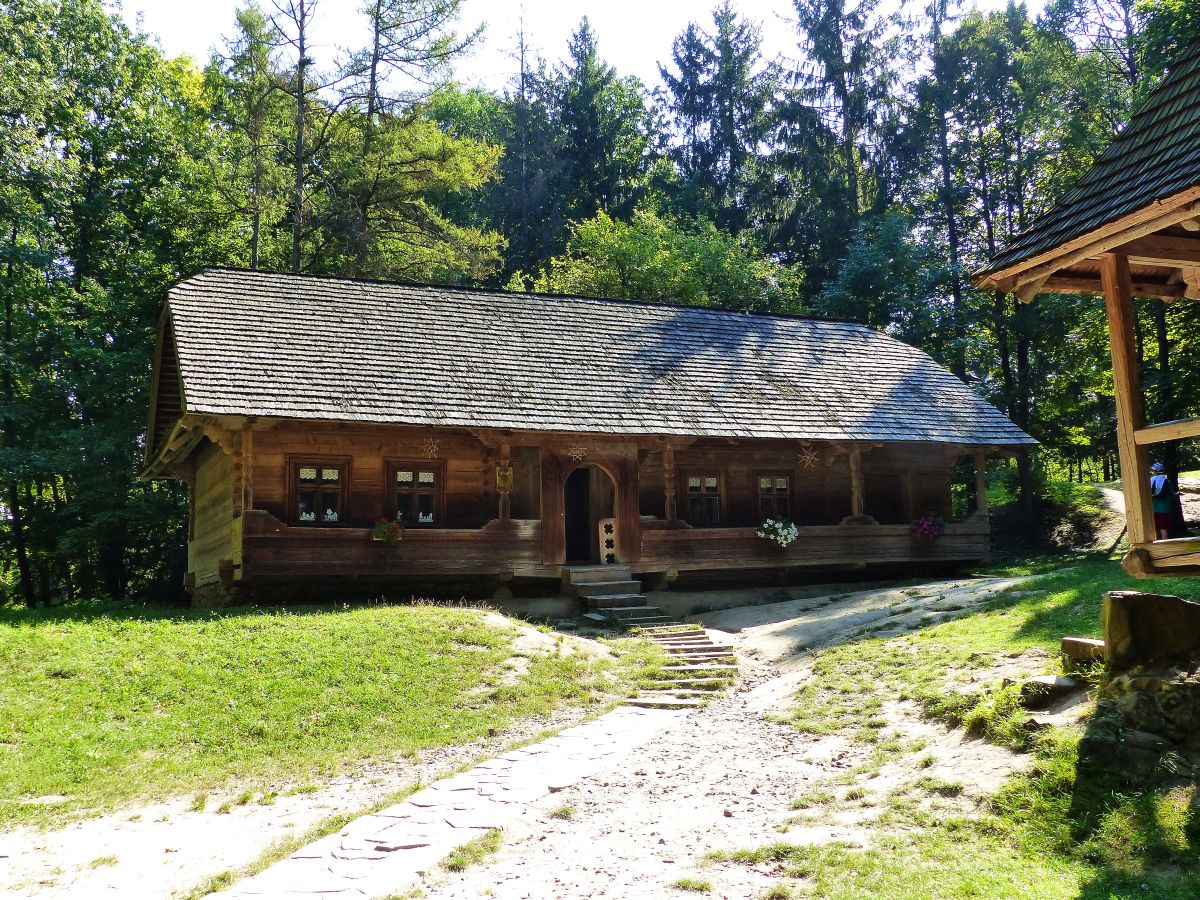 Freilichtmuseum fr Volkskunst, Industrie und Architektur. Chernecha Hora Strasse Lemberg 28-08-2019.

Openluchtmuseum voor volkskunst, nijverheid en architectuur. Chernecha Hora straat Lviv 28-08-2019.