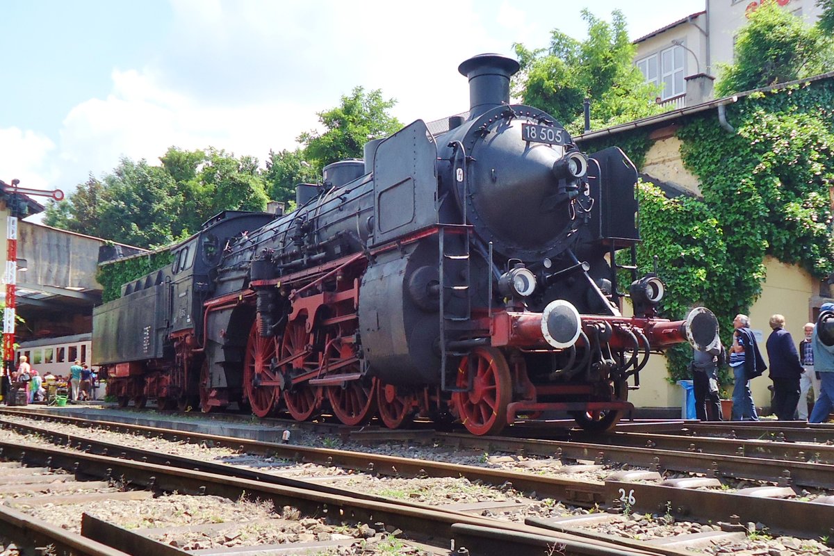 Froschblick auf 18 505 ins DGEG-Museum in Neustadt (W) am 31 Mai 2014.