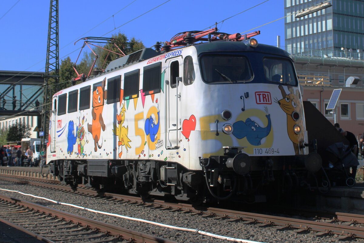 Froschblick mit der Maus mit 110 469 am 19 September 2025 in Göppingen während die Märklin-Tage 2025.