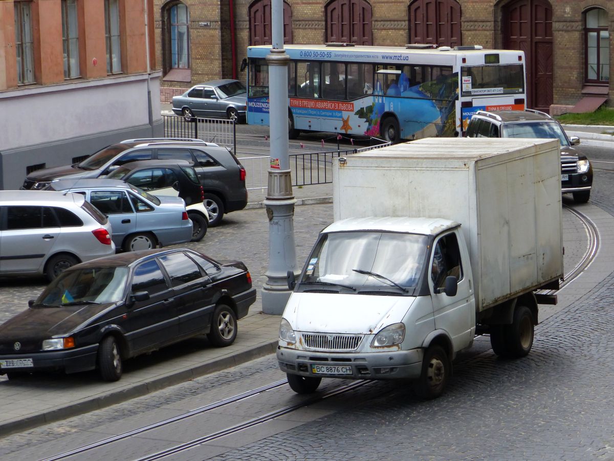 GAZ Gazelle 3302 LKW Pidvalna Strasse, Lviv, Ukraine 30-08-2016.

GAZ Gazelle 3302 vrachtwagen Pidvalna straat, Lviv, Oekrane 30-08-2016.