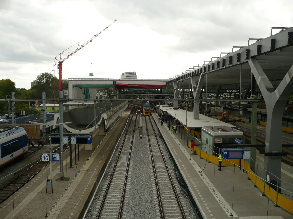 Gleis 14 und 15 whrend der Umbau/Neubau Bahnhof Rotterdam Centraal Station 13-06-2012. 

Perron spoor 14 en 15 tijdens de bouw van het nieuwe station Rotterdam Centraal Station 13-06-2012.