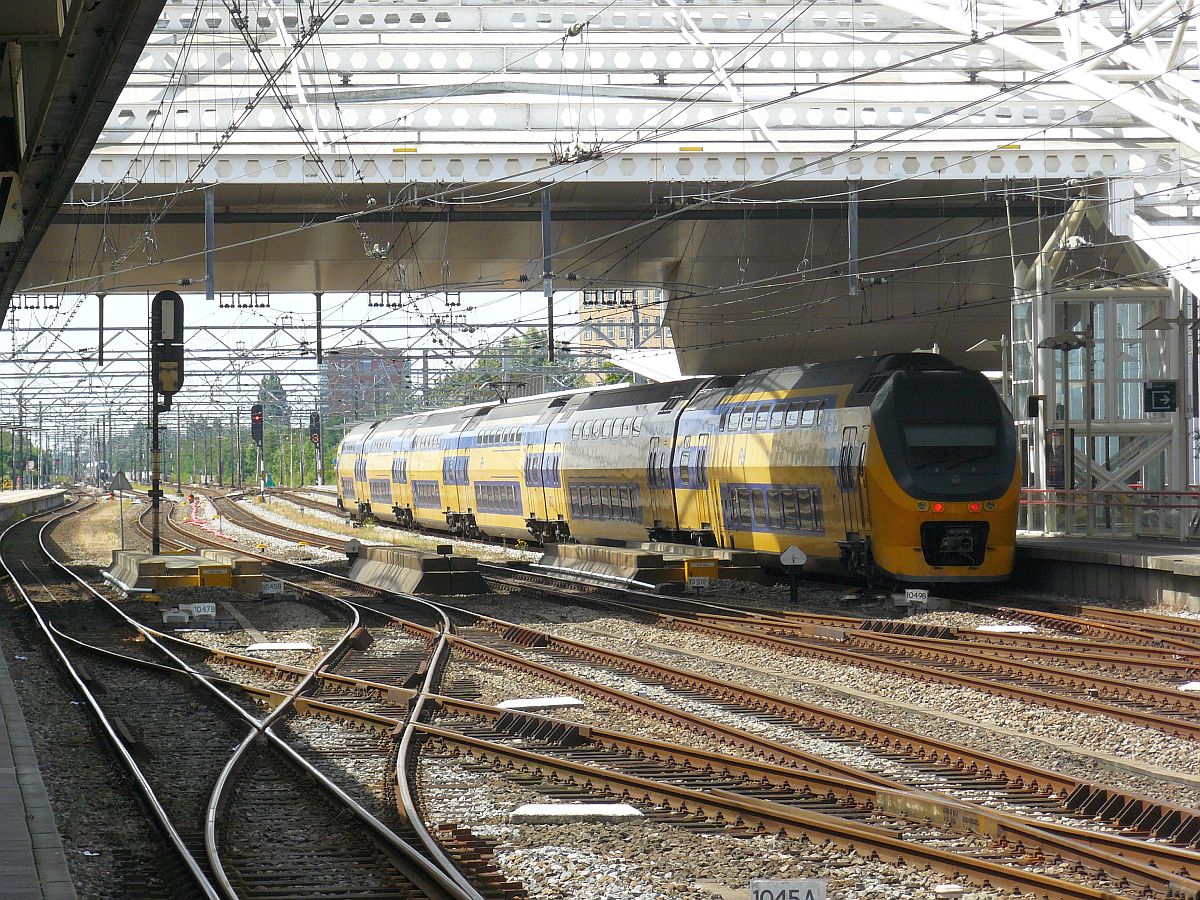 Gleis 3 bis 8 Leiden Centraal 29-06-2014.

Spoor 3 t/m 8 Leiden Centraal 29-06-2014.