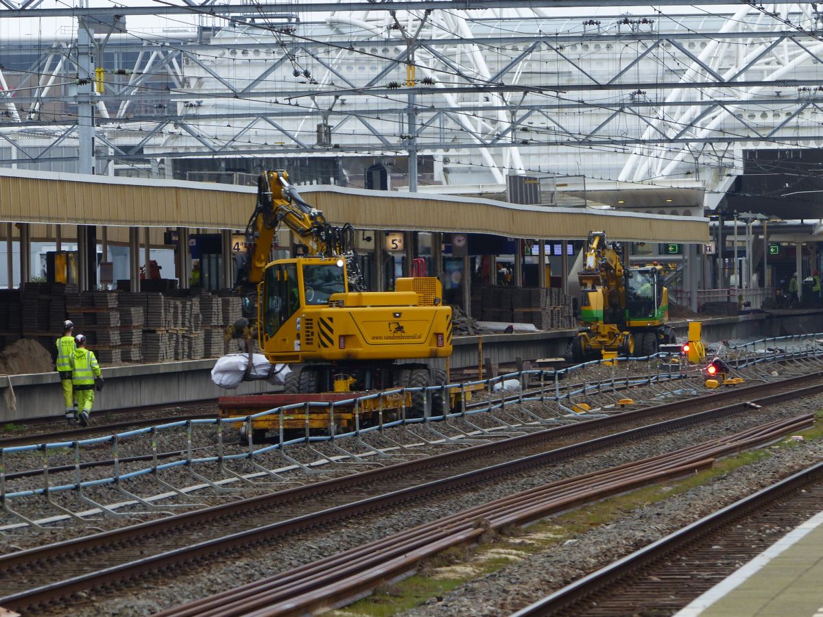 Gleis 5 bis 8 whrend der Renovierungsarbeiten am Leiden Centraal 28-03-2019.

Sporen 5 t/m 8 tijdens werkzaamheden Leiden Centraal 28-03-2019.

