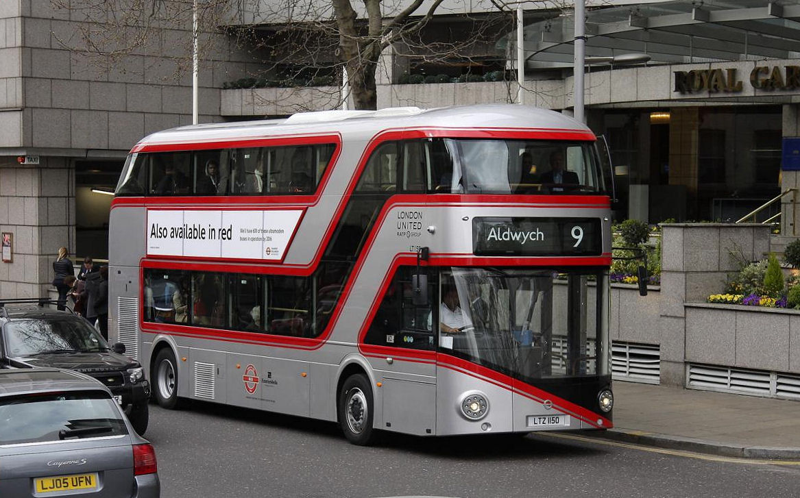 Grauer Doppelstockbus von London United auf der Linie 9 am 20.3.2014 in London.