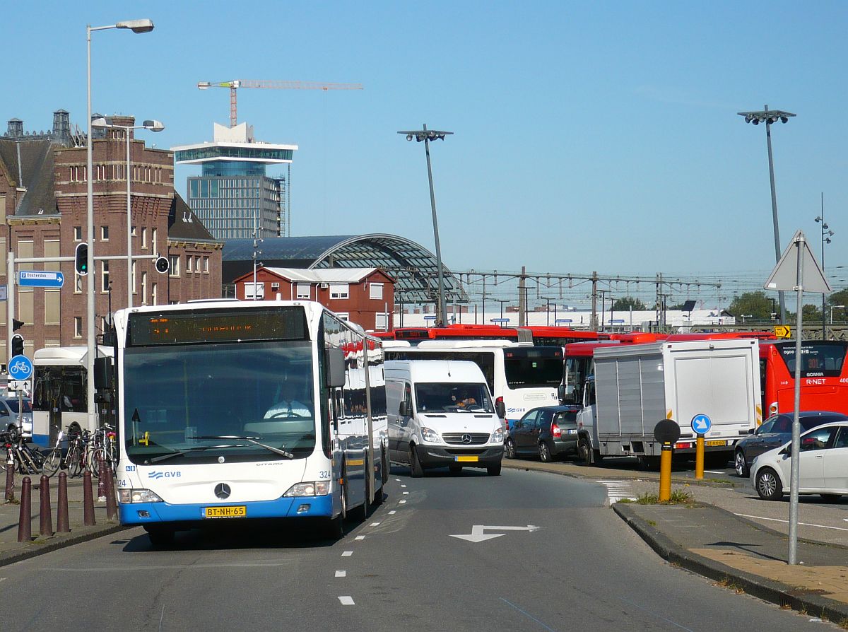 GVB Bus 324 Mercedes-Benz O 530 G Citaro LE Baujahr 2007. Prins Hendrikkade, Amsterdam 30-09-2015.

GVB bus 324 Mercedes-Benz O 530 G Citaro LE bouwjaar 2007. Prins Hendrikkade, Amsterdam 30-09-2015.