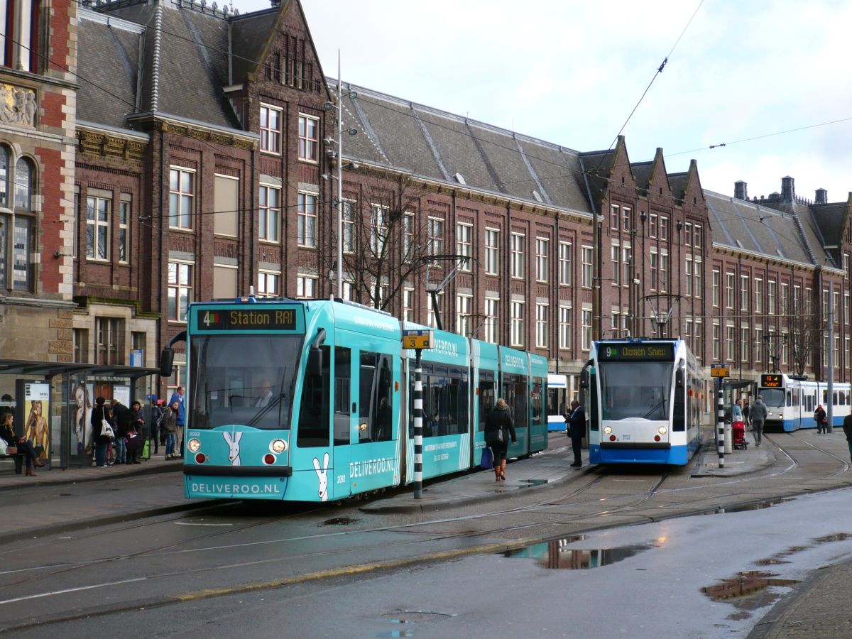 GVB TW 2092 mit Deleveroo.nl Werbung en 2104 Stationsplein, Amsterdam 10-02-2016.

GVB tram 2092 met Deleveroo.nl reclame en 2104 Stationsplein, Amsterdam 10-02-2016.