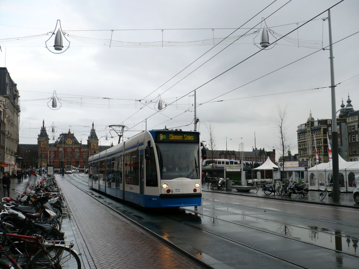 GVB TW 2104 Damrak, Amsterdam 13-01-2016.

GVB tram 2104 Damrak, Amsterdam 13-01-2016.