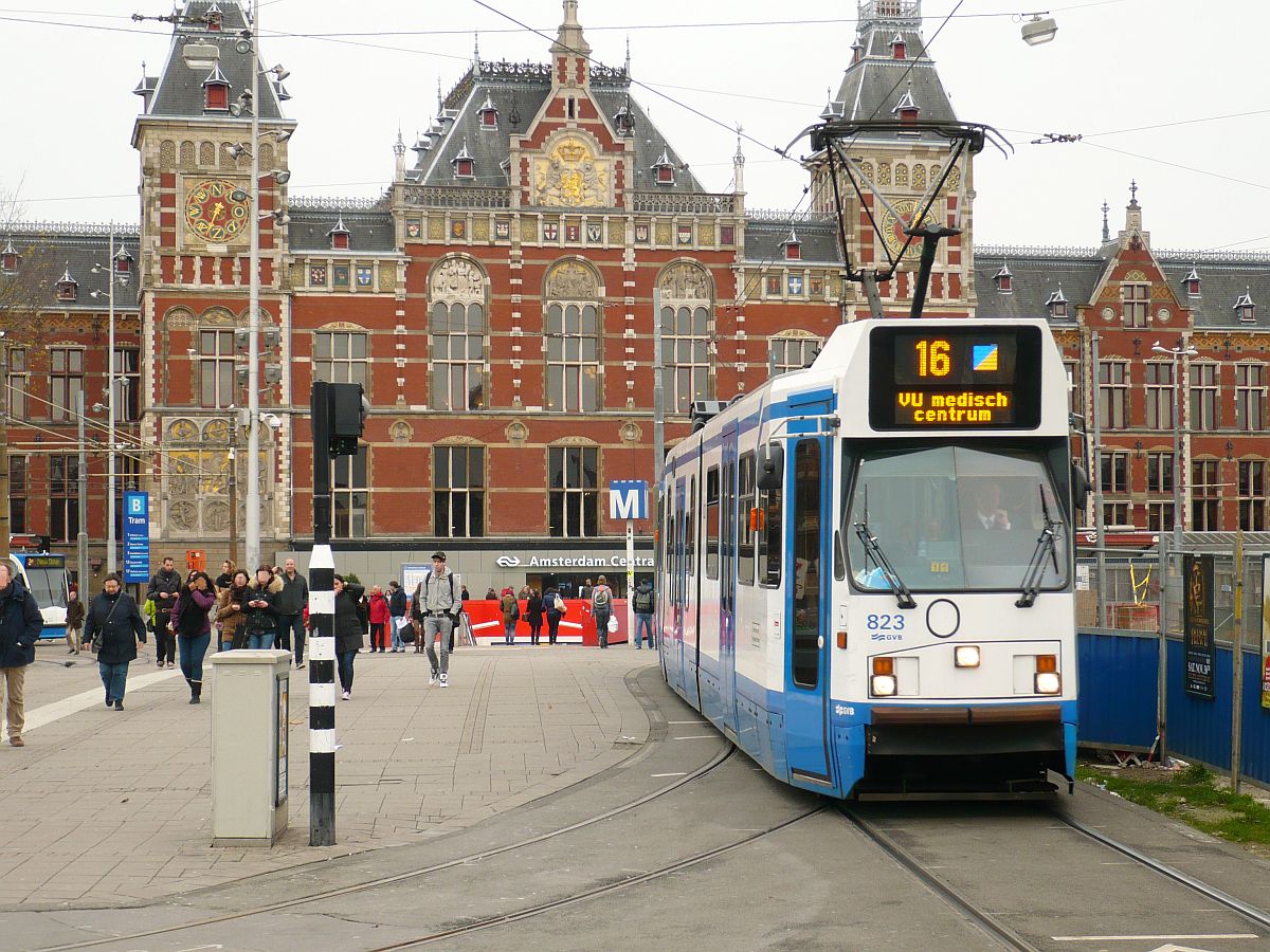 GVB TW 823 Stationsplein, Amsterdam 20-11-2013.