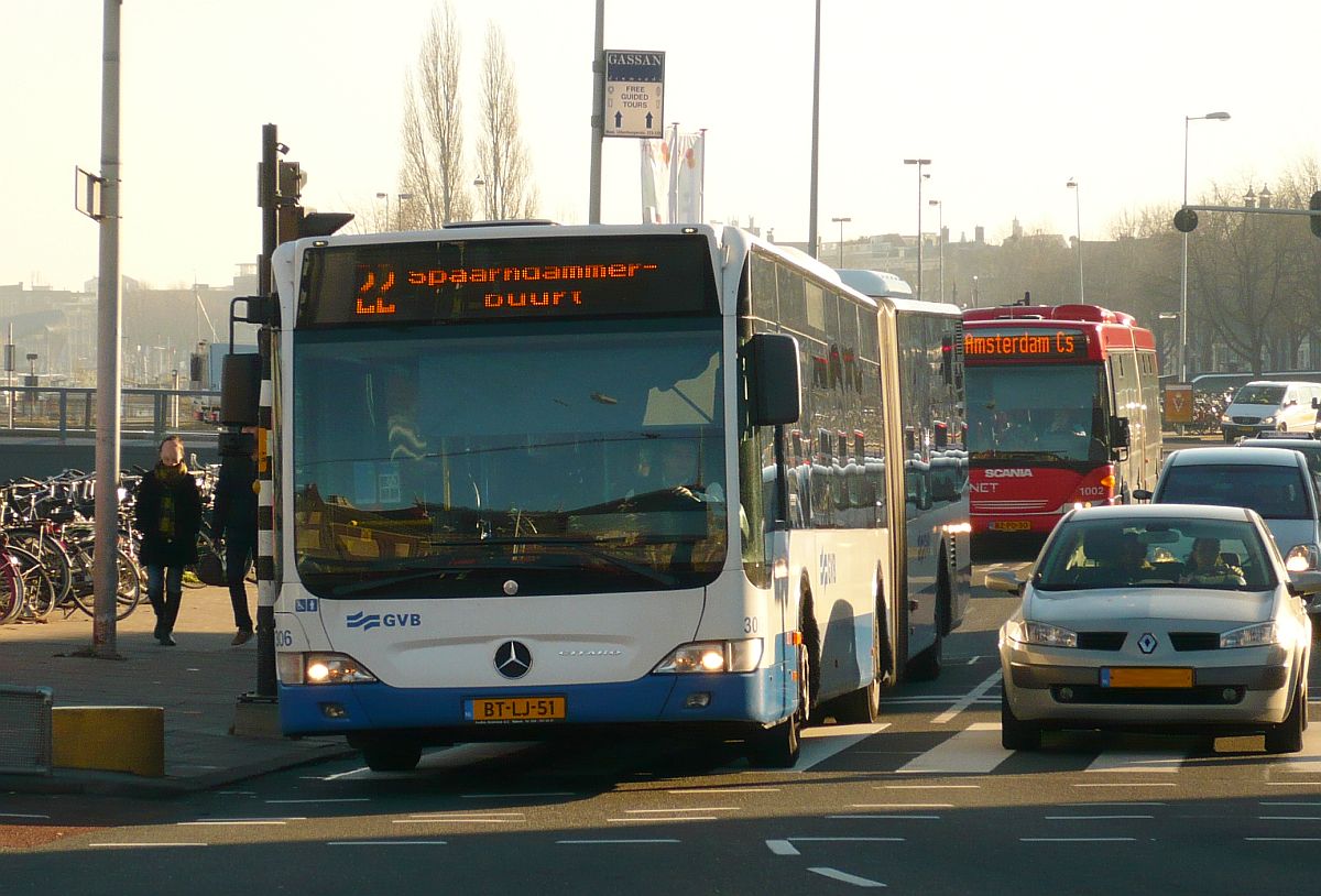 GVBA bus 306 Mercedes-Benz Citaro G in dienst sinds november 2007. Prins Hendrikkade Amsterdam 11-12-2013.