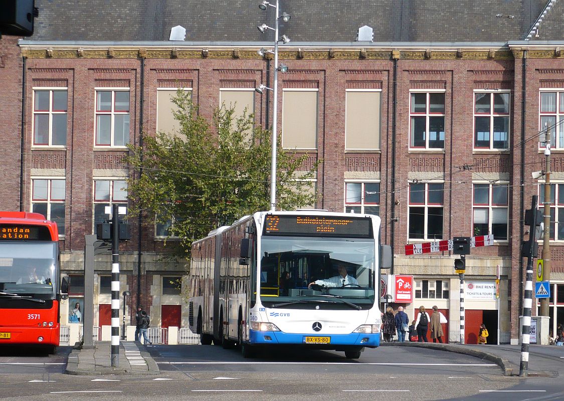 GVBA Bus 360 Mercedes-Benz Citaro G Baujahr 2010. Stationsplein, Amsterdam Centraal Station 16-10-2013.