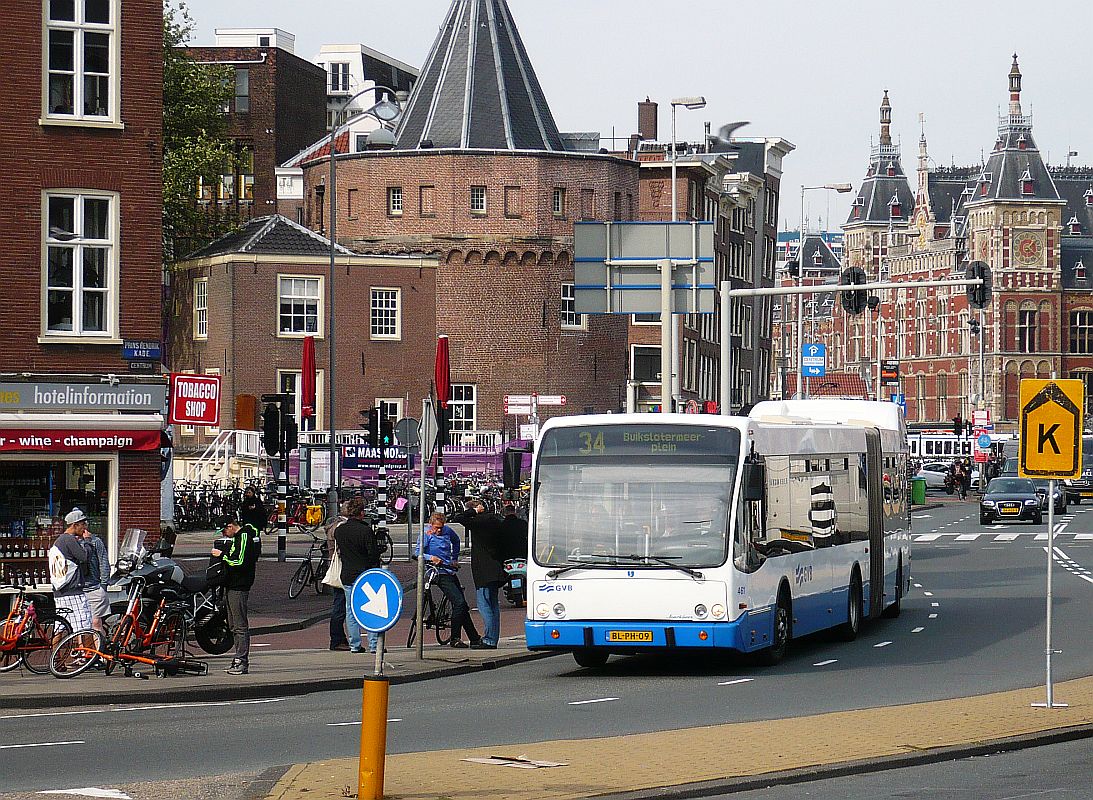 GVBA Bus 461 Volvo-Berkhof Premier-Jonckheere Baujahr 2002.  Prins Hendrikkade Amsterdam 02-10-2013.