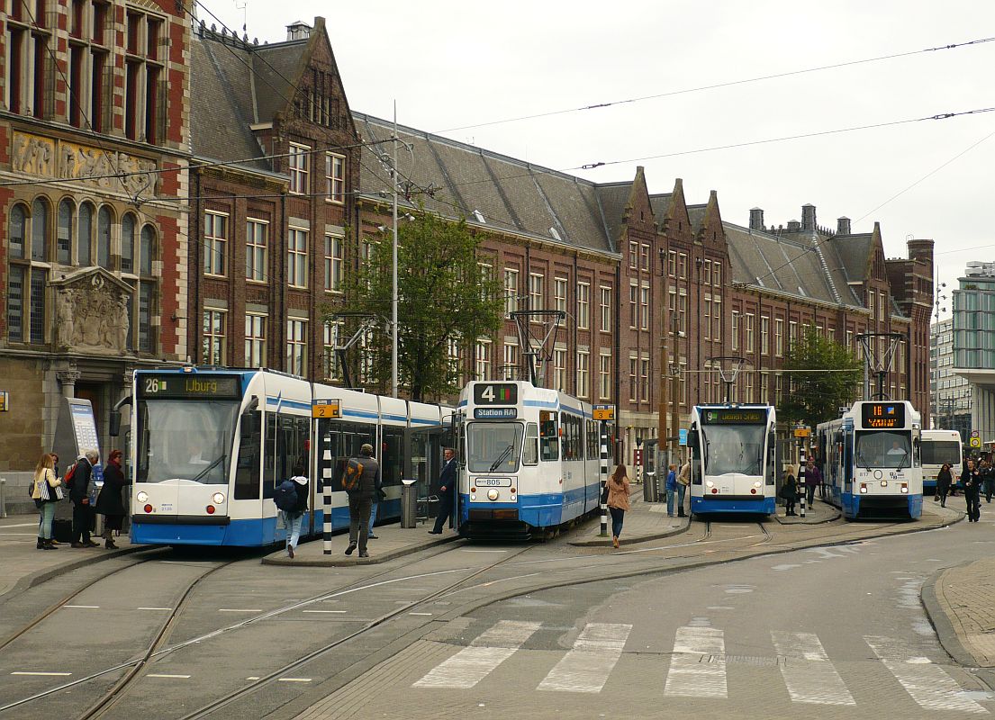 GVBA TW 2135, 805, 2120 und 817 Stationsplein Amsterdam Centraal Station 18-09-2013.