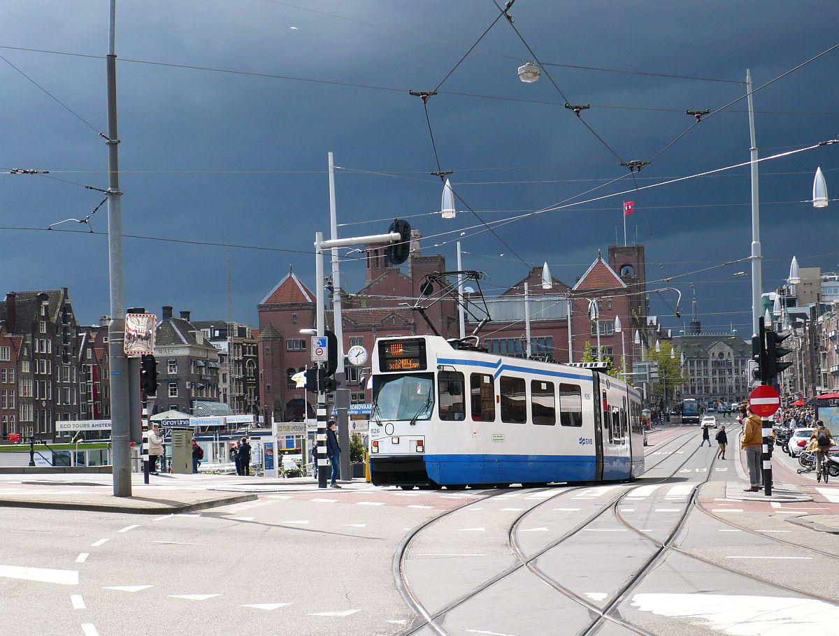 GVBA TW 826 Damrak, Amsterdam 06-05-2015.

GVBA tram 826 Damrak, Amsterdam 06-05-2015.