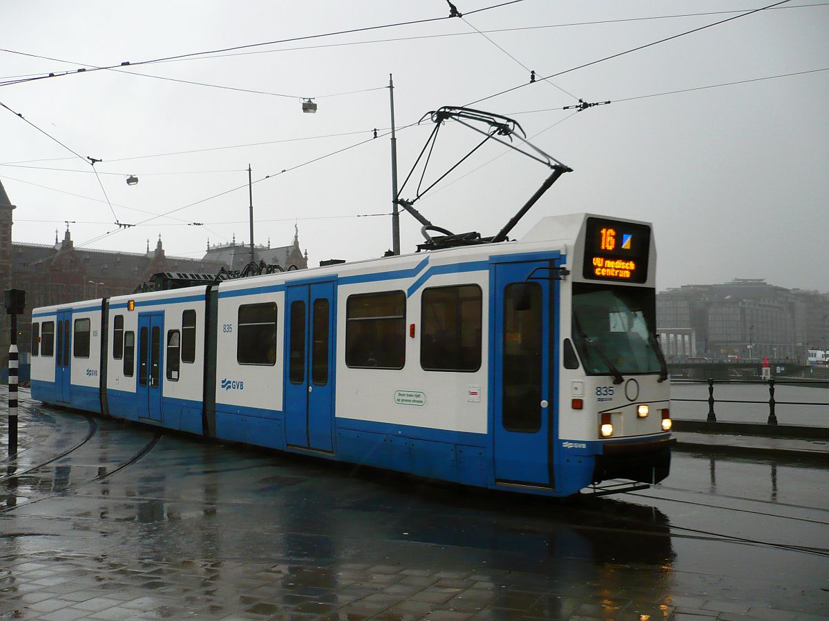 GVBA TW 835 Middentoegangsbrug, Amsterdam 14-01-2015.

GVBA tram 835 in de stromende regen. Middentoegangsbrug, Amsterdam 14-01-2015.