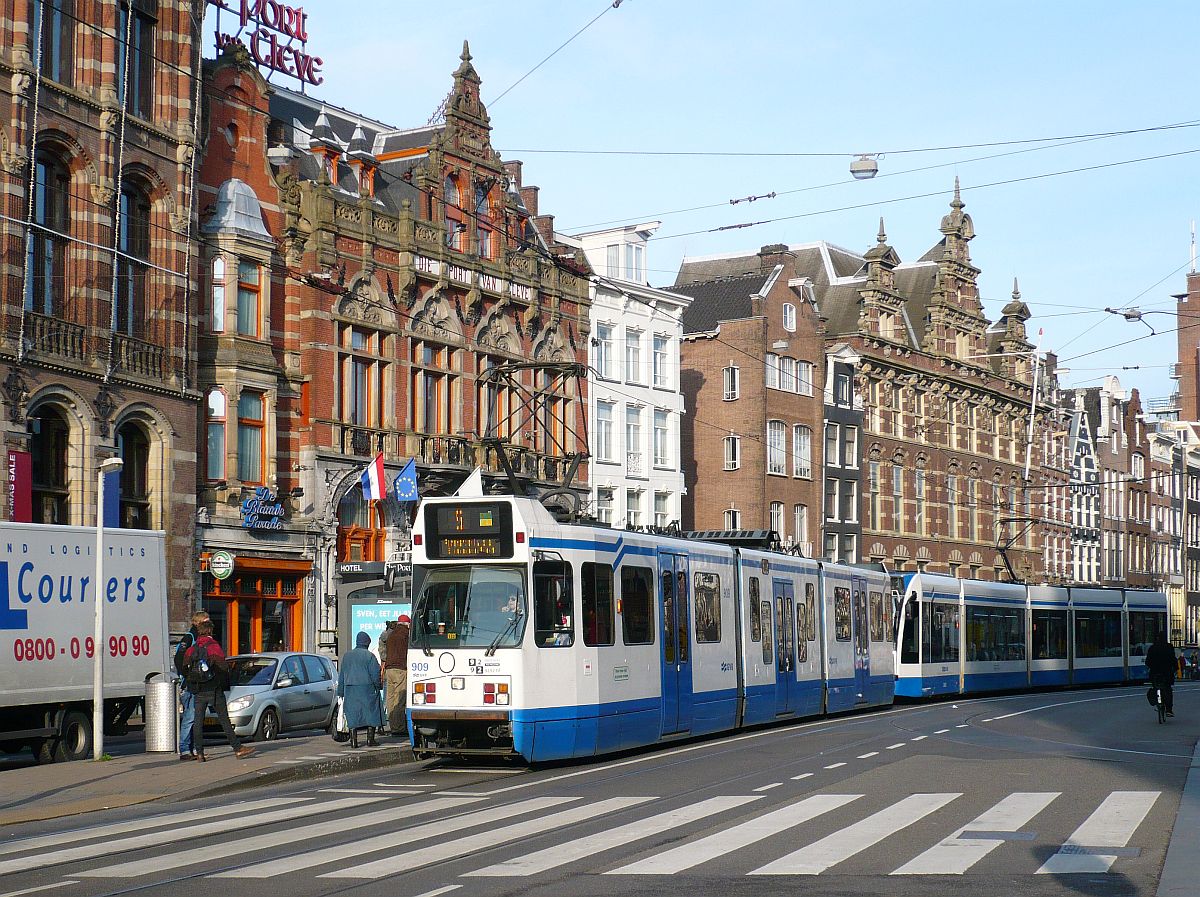 GVBA TW 909 Nieuwezijds Voorburgwal, Amsterdam 22-01-2014.

GVBA tram 909 Nieuwezijds Voorburgwal, Amsterdam 22-01-2014.