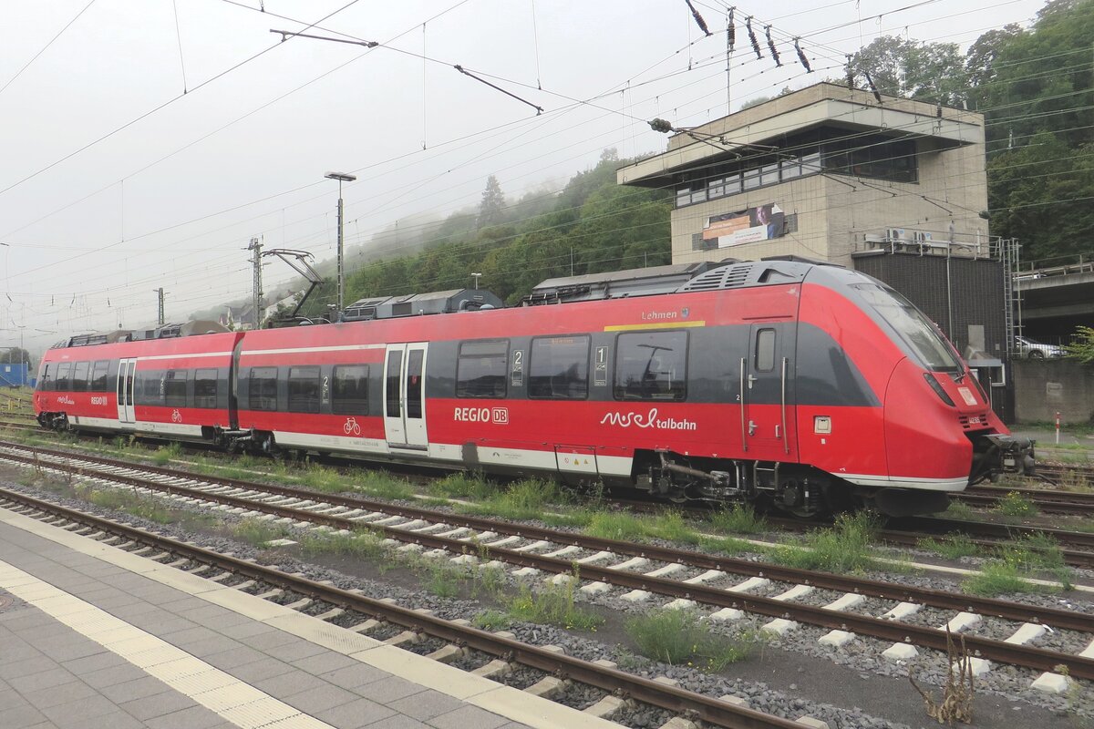 Hamsterbecken 442 505 steht am grauen Morgen von 22 September 2022 in Koblenz Hbf.