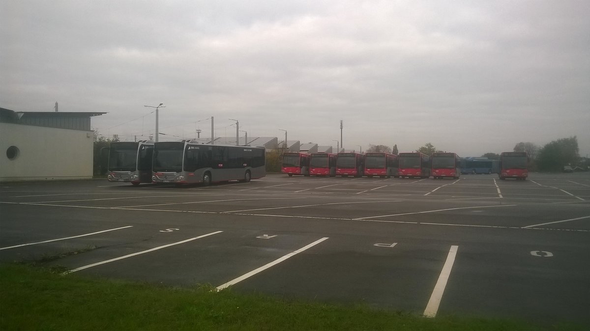 HAVAG Busse bei ihrer Wochenendruhe auf dem Betriebshof Freiimfelder Strae am 29.10.16